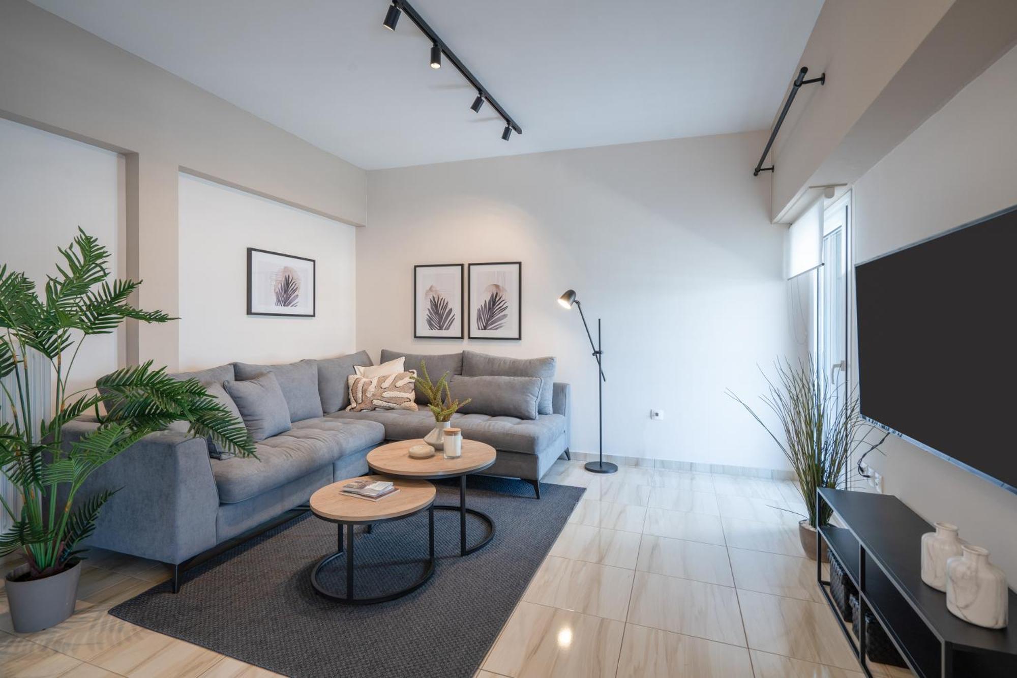 Modern In With Acropolis & Mt Lycabettus View