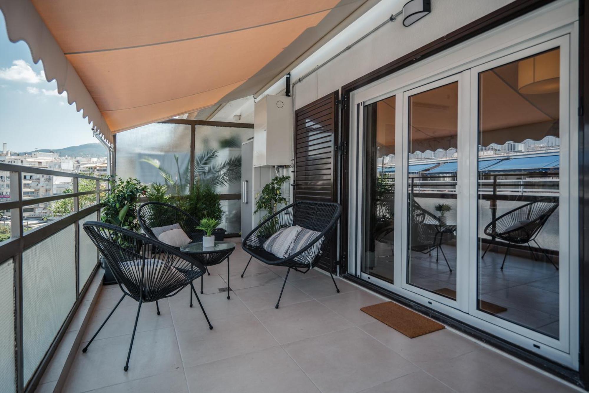 Modern In With Acropolis & Mt Lycabettus View