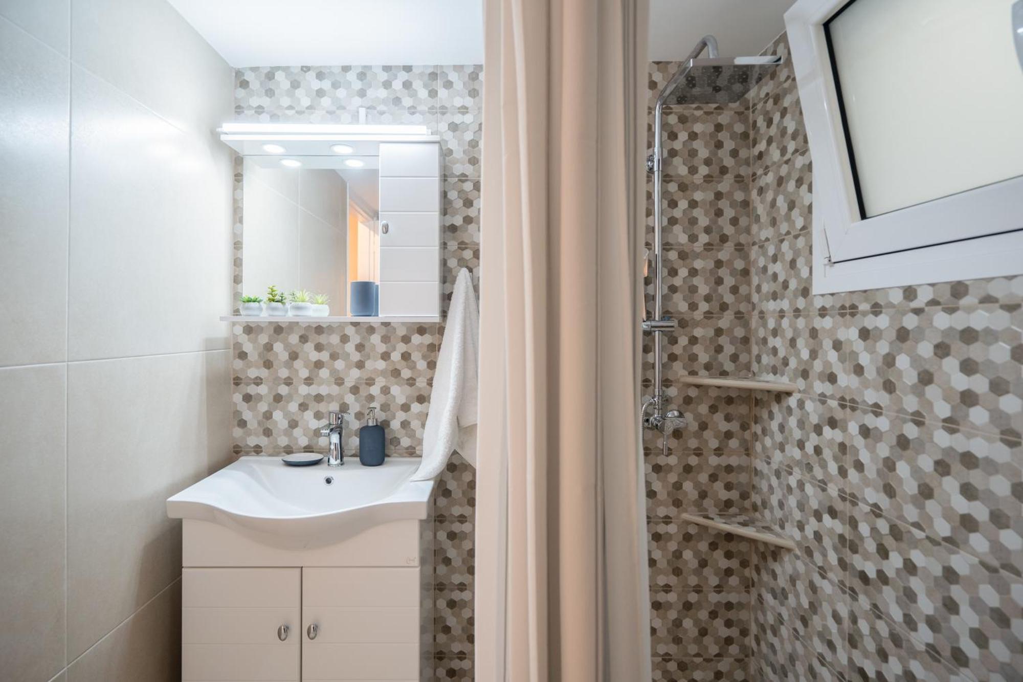 Modern In With Acropolis & Mt Lycabettus View Apartment *