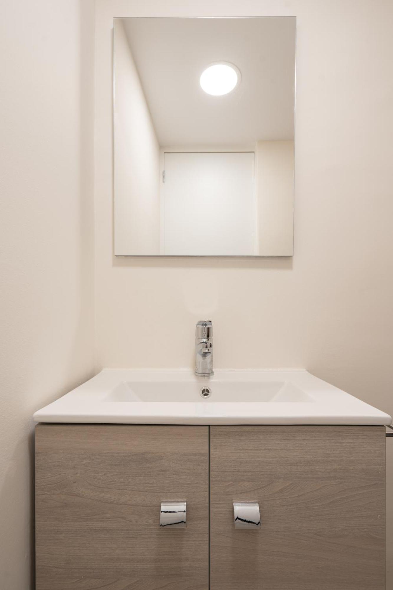 Modern In With Acropolis & Mt Lycabettus View