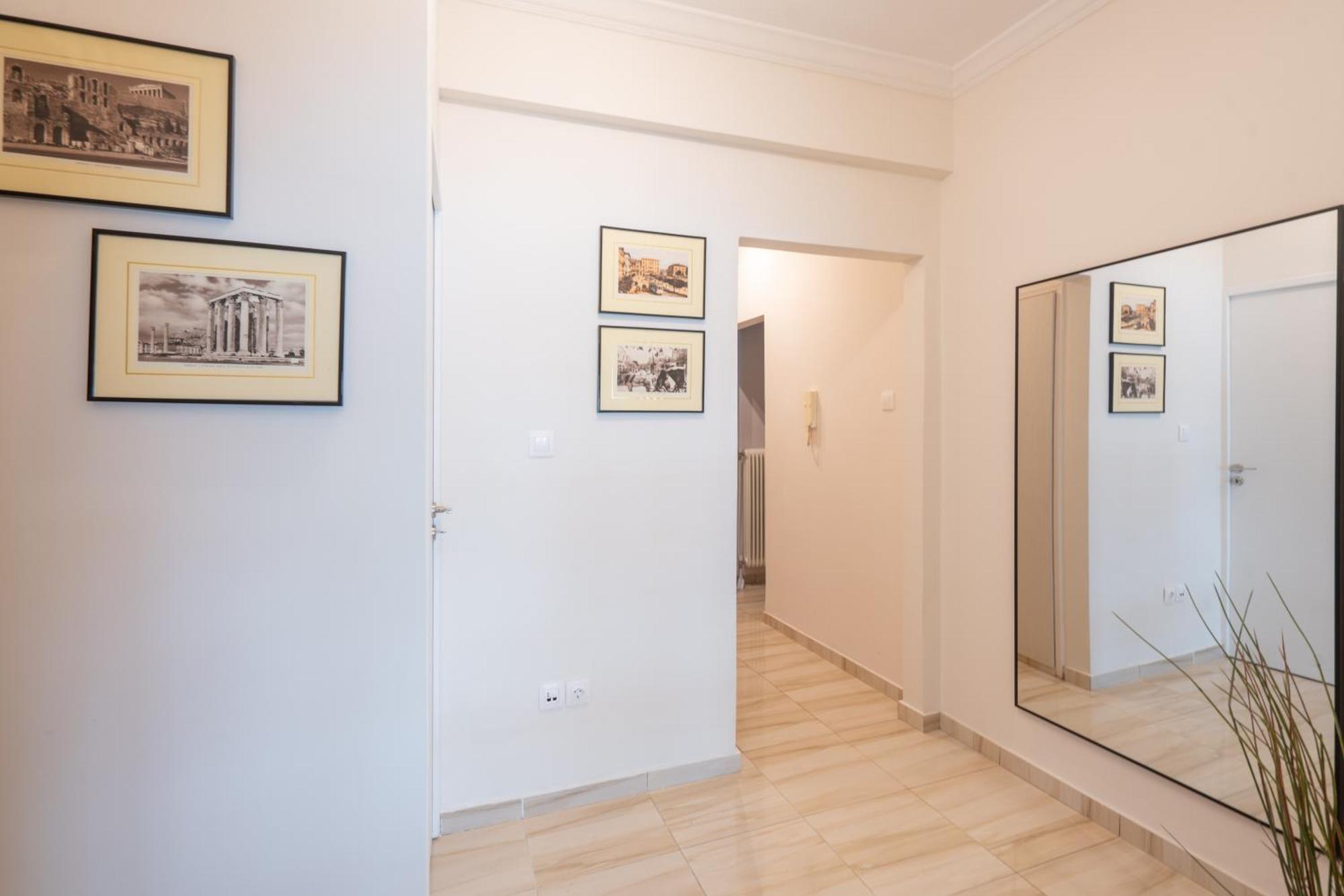 Modern In With Acropolis & Mt Lycabettus View Athens